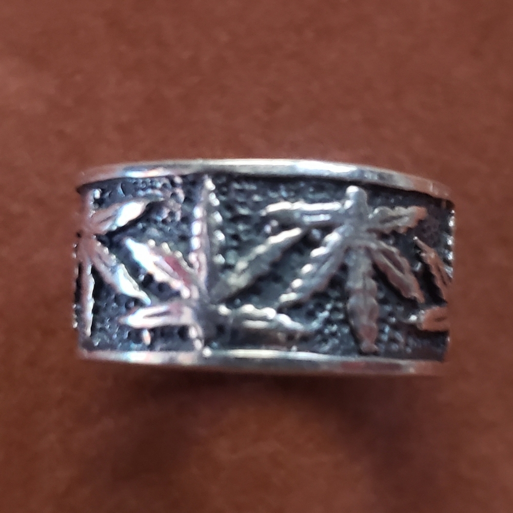 Intricate Silver Leaf Ring